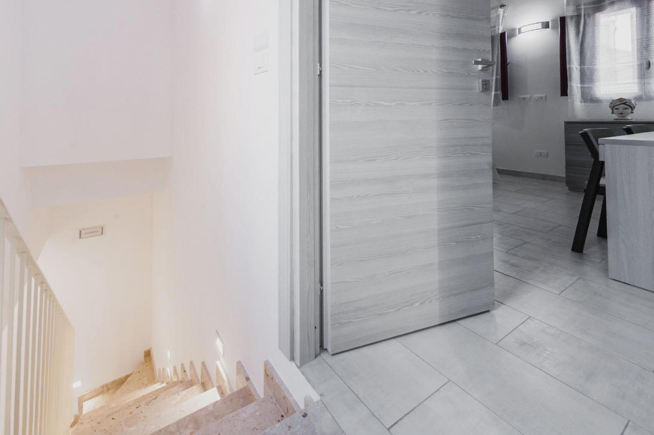 Modern Duplex With Balcony By Wonderful Italy Apartment CTA Exterior foto